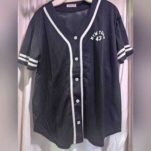Statement Black and White Button-Up Jersey size Large